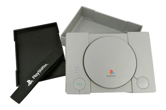 老玩家必收！　日本推「經典PS1便當盒」　外觀神還原「灰外殼設計」：超有質感！