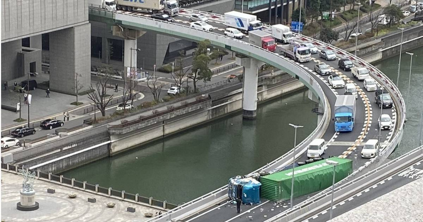 長榮又是你！日本高速公路再上演「大排長榮」　車輛回堵畫面曝光