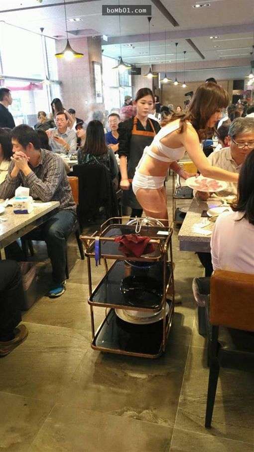 94狂的台北火鍋店請「比基尼正妹」替客人服務，超近距離的接觸絕對不能讓女友知道啊！