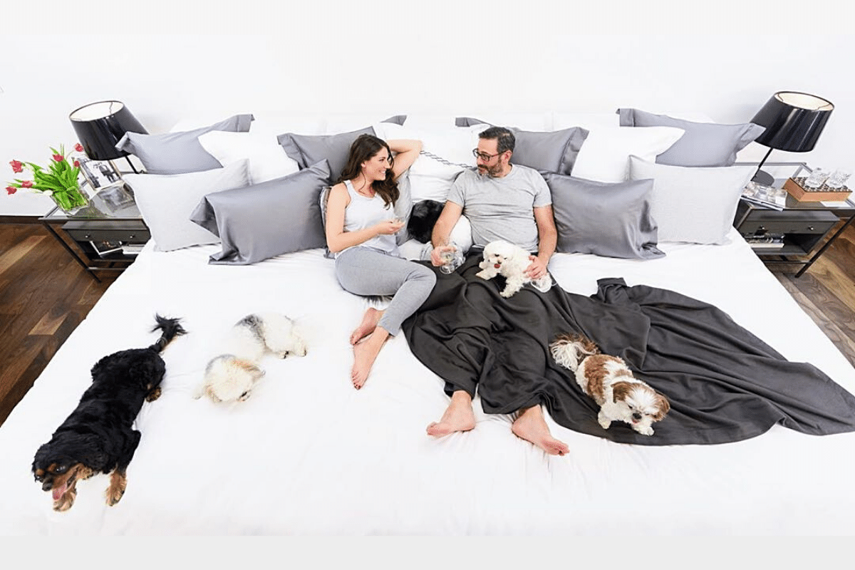 生一家八口沒問題！床墊公司推出「家庭Size大床」　一家人睡好睡滿