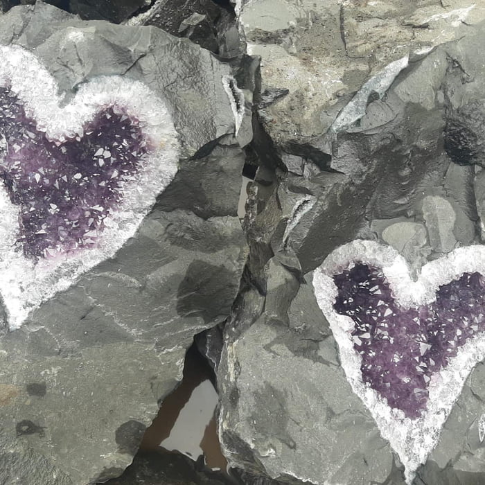 幸運礦工挖到「雙心紫水晶礦」！　細看「神秘紫羅蘭星光」美到不可方物