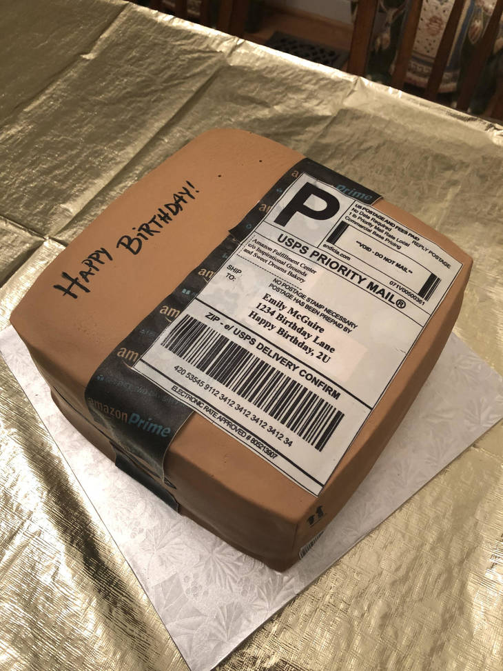 老婆超熱衷網購　先生直接送「包裹生日蛋糕」：妳最愛的形狀
