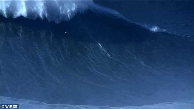 「24公尺高巨浪」打破南半球紀錄　足足有8層樓高就像大海怪