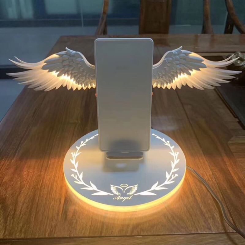 網友實測「天使翅膀充電器」很滿意　超吸睛「翅膀張開」還有聲光效果