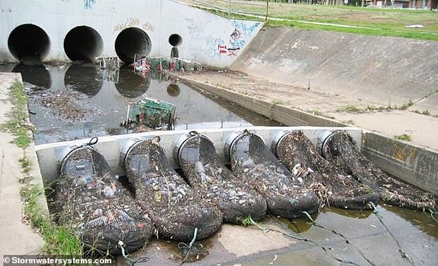 花60萬經費一次「阻攔300kg垃圾入海」　超有用河口濾網台灣也該學！
