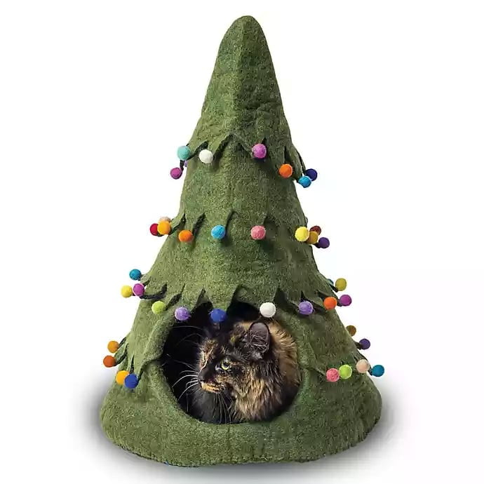 你家聖誕樹長貓啦～　暖呼呼的「羊毛貓窩聖誕樹」最可愛禮物就是它♡