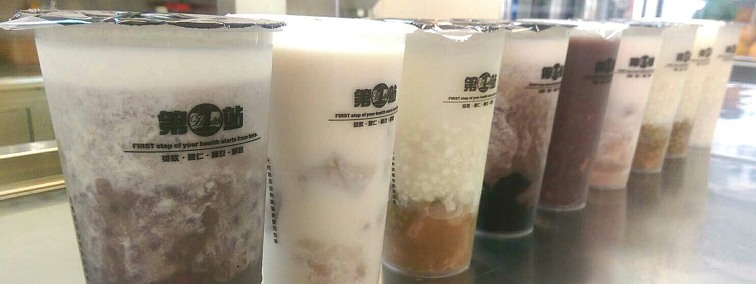 台南「這杯飲品」一杯就可以讓你飽到吃不下飯，不手軟一直放的配料真的有夠狂啊！