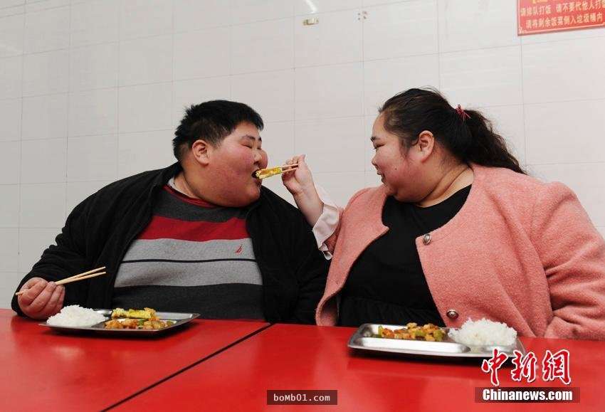 兩人體重加起來360公斤的年輕夫妻突然下定決心減肥，原因就只是為了圓一個夢！