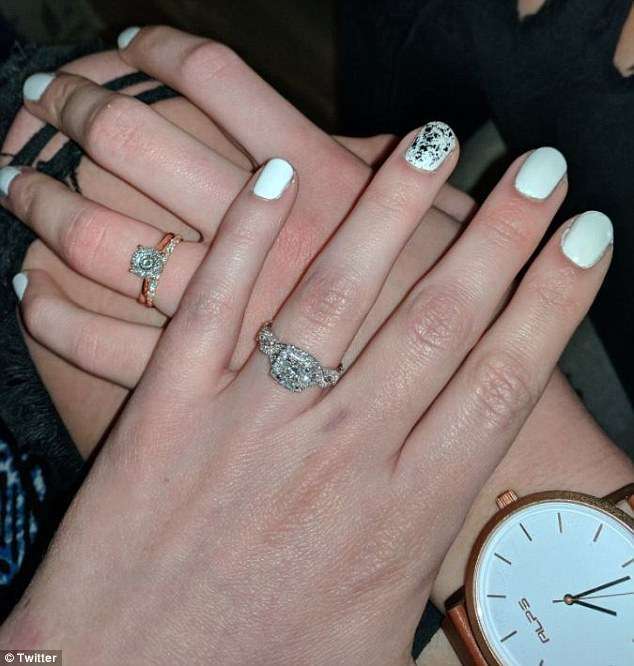 她跟女友求婚「驚見對方也拿出戒指」　難以置信人生竟然會發生這種事