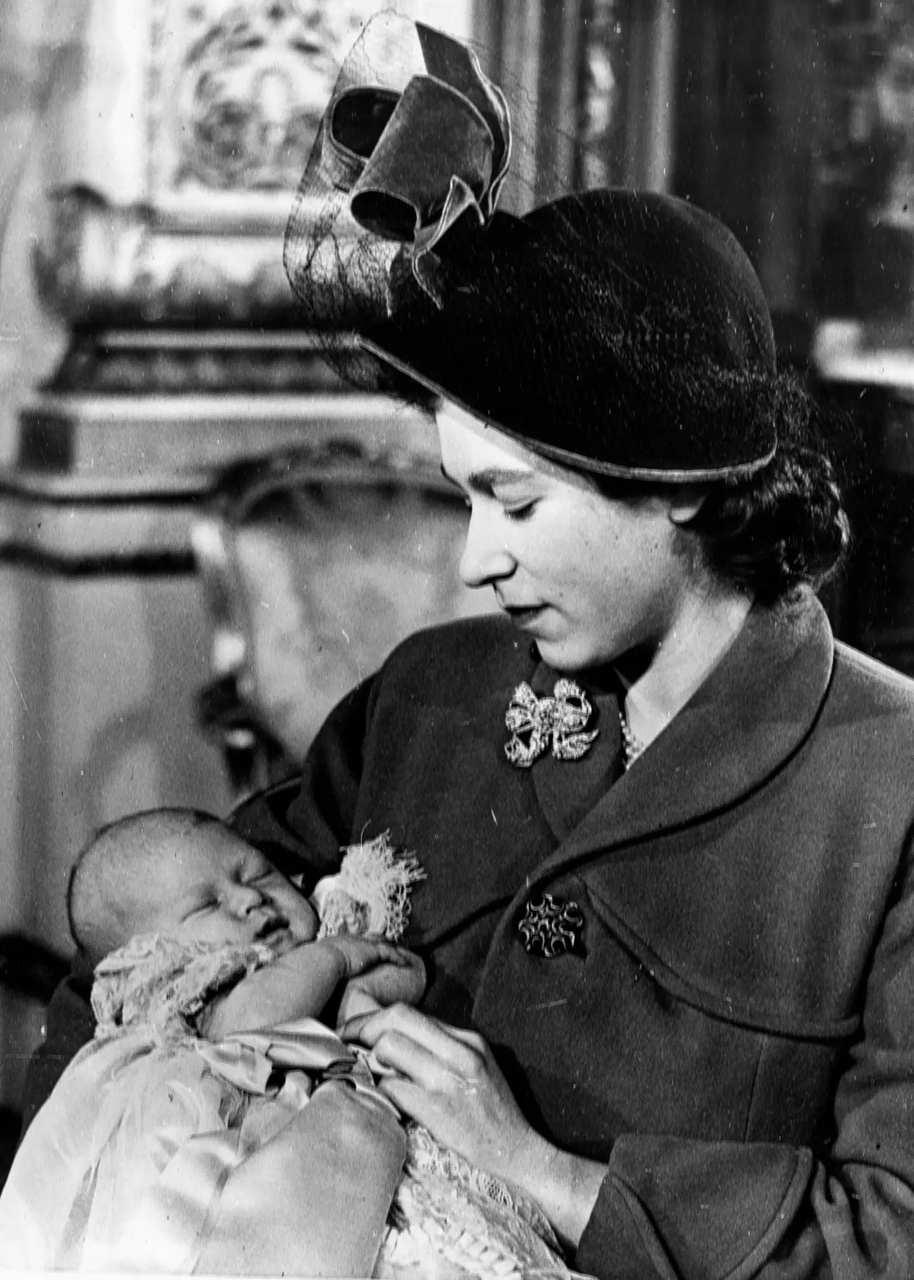 大家疑惑英國女王「生了4個孩子」卻沒見過懷孕照？　見真相驚訝了：不愧是女王