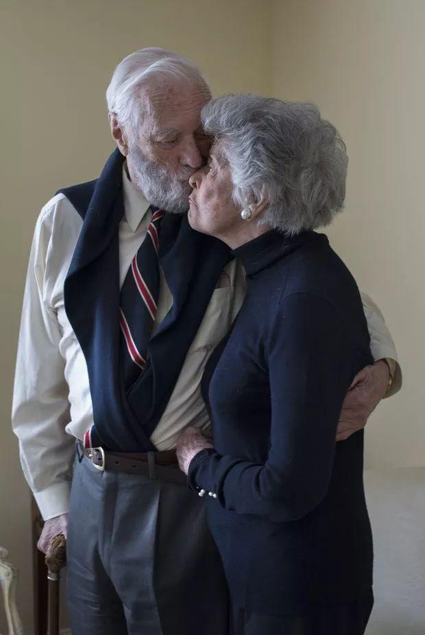 認識6天就結婚「73年來不離不棄」　老夫妻人生最後一個決定讓兒女哭了