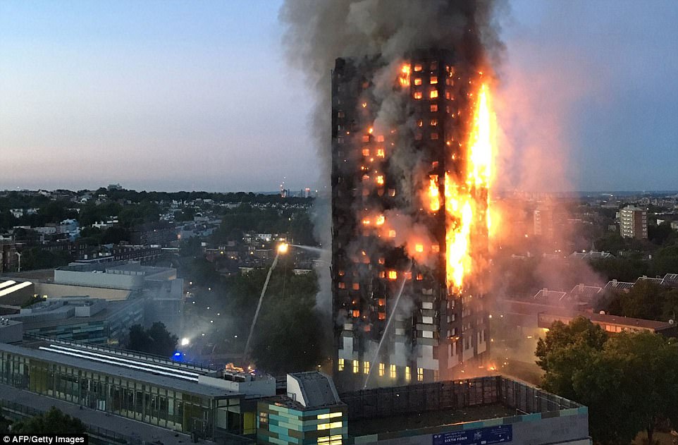 倫敦惡火讓絕望母親「從10樓把孩子拋下」，一名男子箭步上前…圍觀群眾目睹奇蹟！
