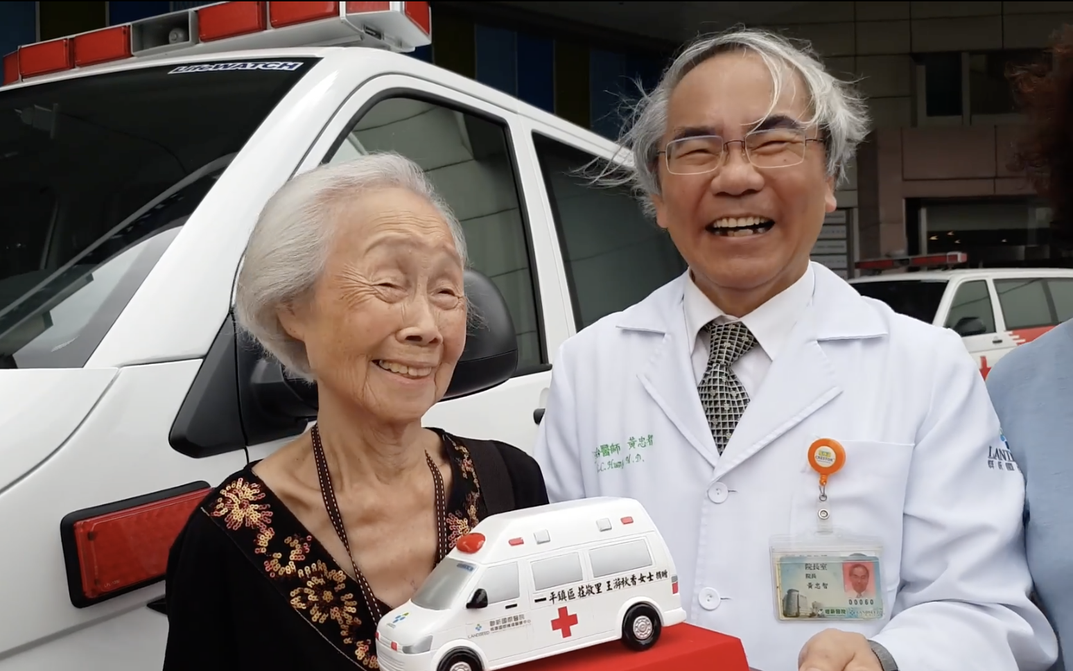 打零工30年存200萬！　87歲嬤「捐出救護車」夢想成真落淚：母親的遺憾再也不會發生