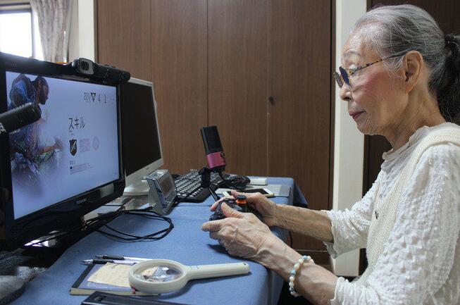 89歲「電玩阿嬤」當YouTuber秀實力　紅白機、PC遊戲和PS4通通都玩過