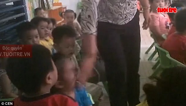 超變態越南幼稚園「老師無法控制怒氣」瘋狂虐待孩童，喪心病狂的畫面不忍直視（內有影片）