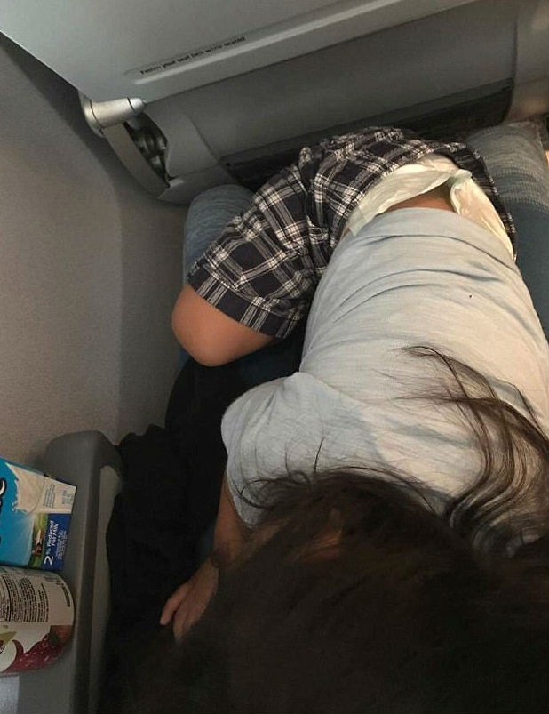 美國聯航驅趕「買了1000美元機票」的2歲小孩，硬要他把座位讓給只花75元買後補機票的男子！
