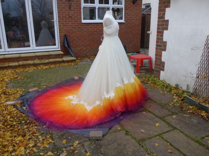 用噴漆把白色婚紗「浸染」以為她搞砸了　61個小時後變地表最美新娘