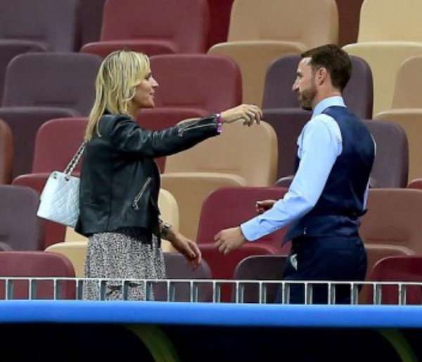 英格蘭輸球後「教練一人留在觀眾席」　妻子現身擁抱：在我心中你還是英雄