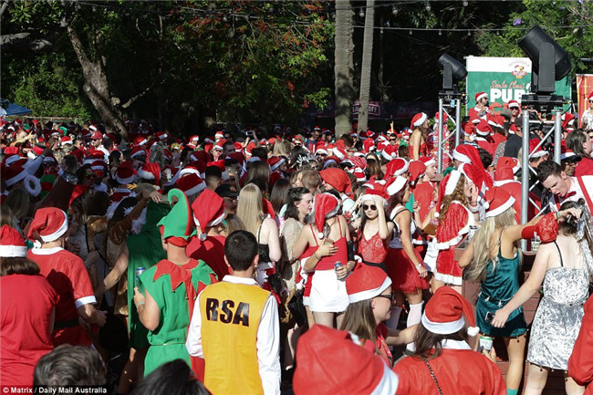 全世界都在看「澳洲人如何在大街上慶祝聖誕遊行」，各種讓人眼睛吃冰淇淋的畫面94狂