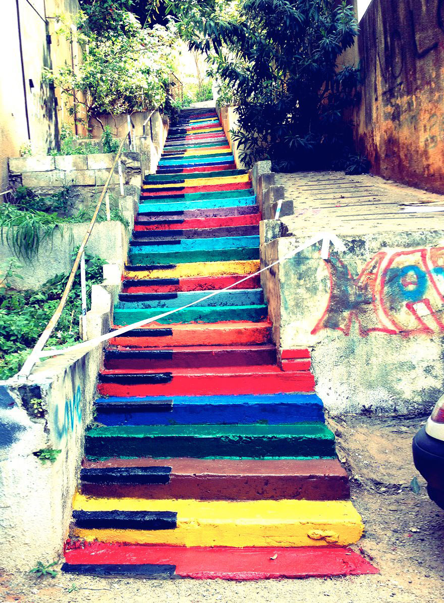 城市中怎麼會沒地方作畫～　世界17個「最美彩繪樓梯」讓人不想嫌上坡累了