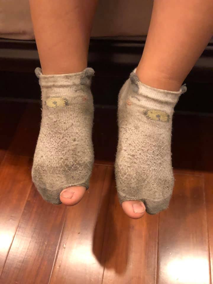才穿4次...兒子腳趾「穿出襪襪招呼」　媽大崩潰：哪裡有賣鋼鐵襪？