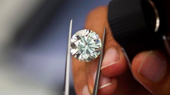 結婚不再貴桑桑？微波爐製造「人工鑽石」　年產2400萬克拉比傳統鑽石便宜超多！