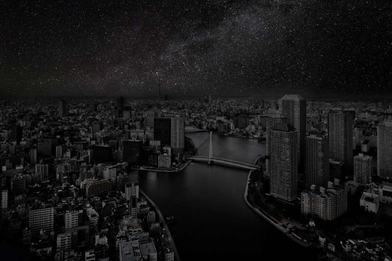 攝影師「讓城市燈光全暗」拍下滿天星空照　「無光害夜景」讓網友美哭了