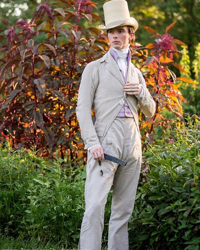 不想追逐現代流行　25歲青年天天穿「19世紀服裝」驚艷路人：真的是紳士！