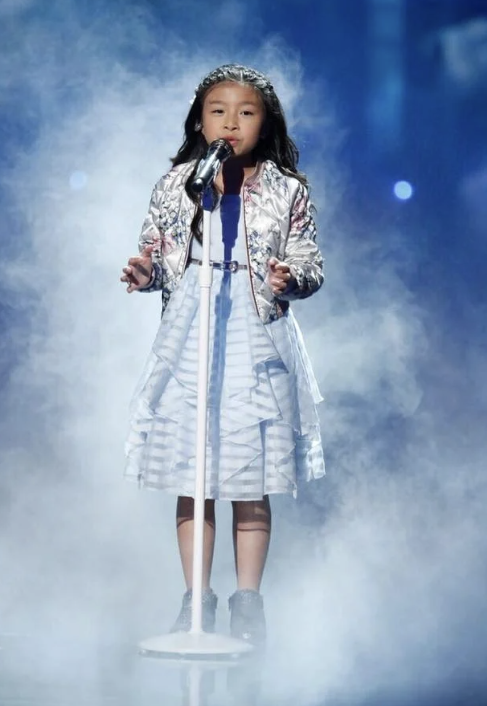 《美國達人秀》歌唱神童譚芷昀4年後長大了！　13歲「化妝又染髮」網驚訝：認不出
