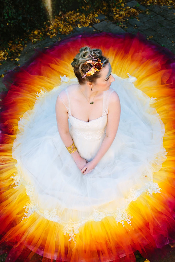 用噴漆把白色婚紗「浸染」以為她搞砸了　61個小時後變地表最美新娘