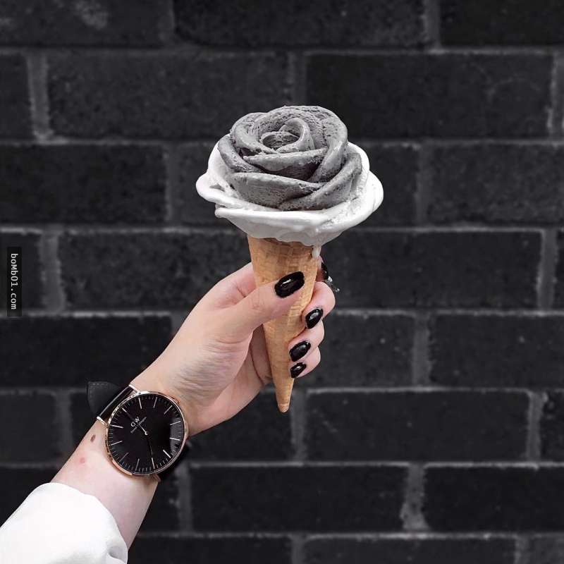 美到心理開小花的「玫瑰花瓣冰淇淋」，拿在手上就算融化也完全捨不得吃啊！