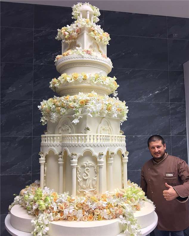 4公尺結婚蛋糕要價520萬！　賓客一進場全被閃瞎　馬車還會移動夢幻到不行