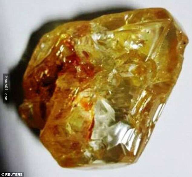 這名牧師發現「706克拉」超級巨鑽，你絕不敢相信「鑽石賣掉後的錢」被他用來做什麼事…