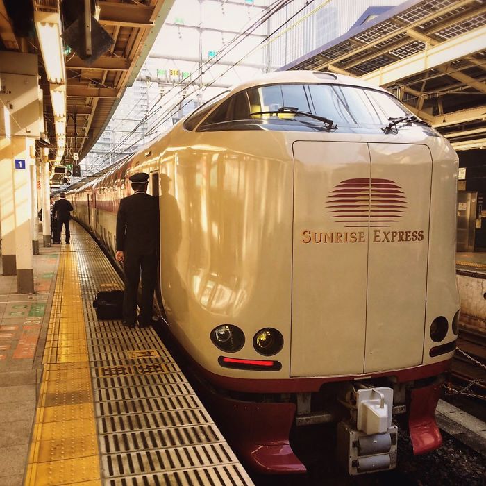 【日本】躺著在日本旅行！末代「寢台列車」外表超復古　內在看見豪華旅館裝潢