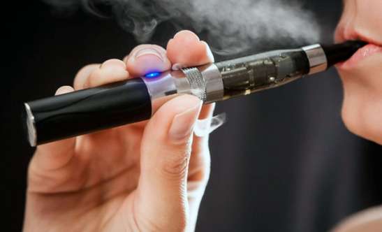 都是謊言！　電子菸跟「抽菸一樣」會危害健康　醫學研究發現「恐致癌」