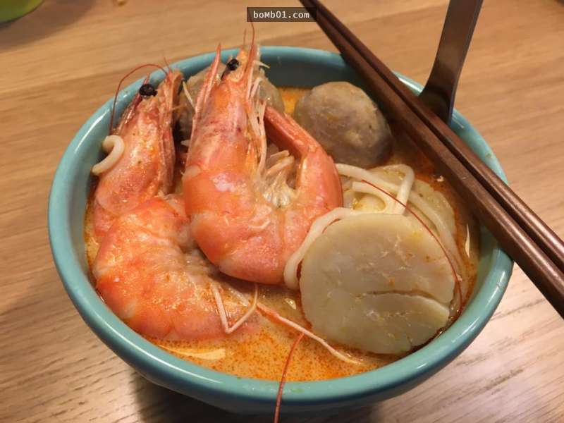 他PO出颱風天吃的「龍蝦泡麵」以為已經是最狂，結果一看到網友上傳的照片立馬就認輸！