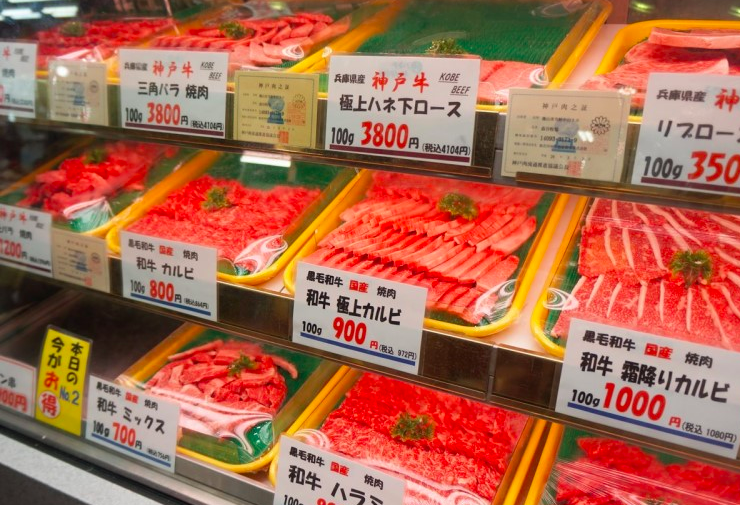 揭秘日本超市的冷凍牛肉盒「會加一片葉子的用途」，超特別做法讓網友驚呼：長知識了！