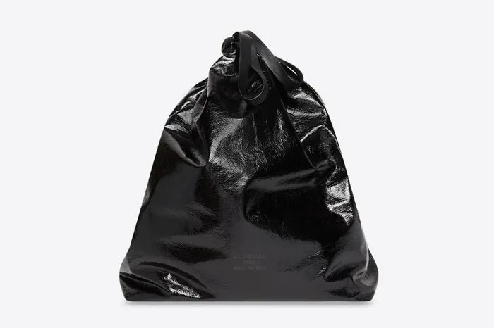 世界最貴垃圾袋！　巴黎世家推出新包款「天價垃圾袋」：一個5.3萬元