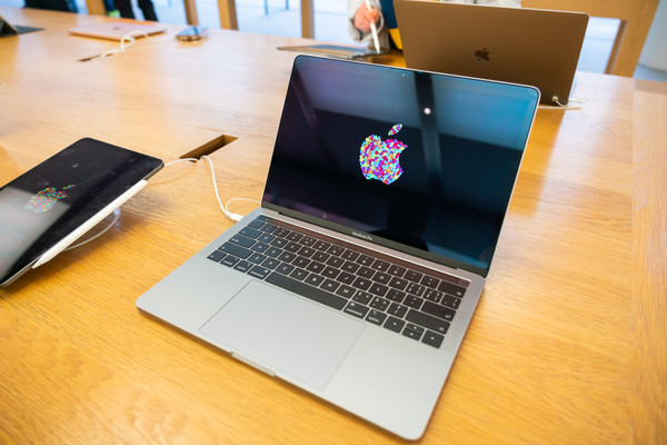 平價版Apple要來了！新版MacBook傳「2萬5還有找」　10月底發佈會亮相