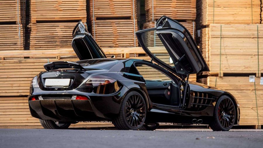 改造版「賓士麥拉倫」極致金屬黑　側翼車門一開「LED亮燈」太帥氣：根本蝙蝠車！