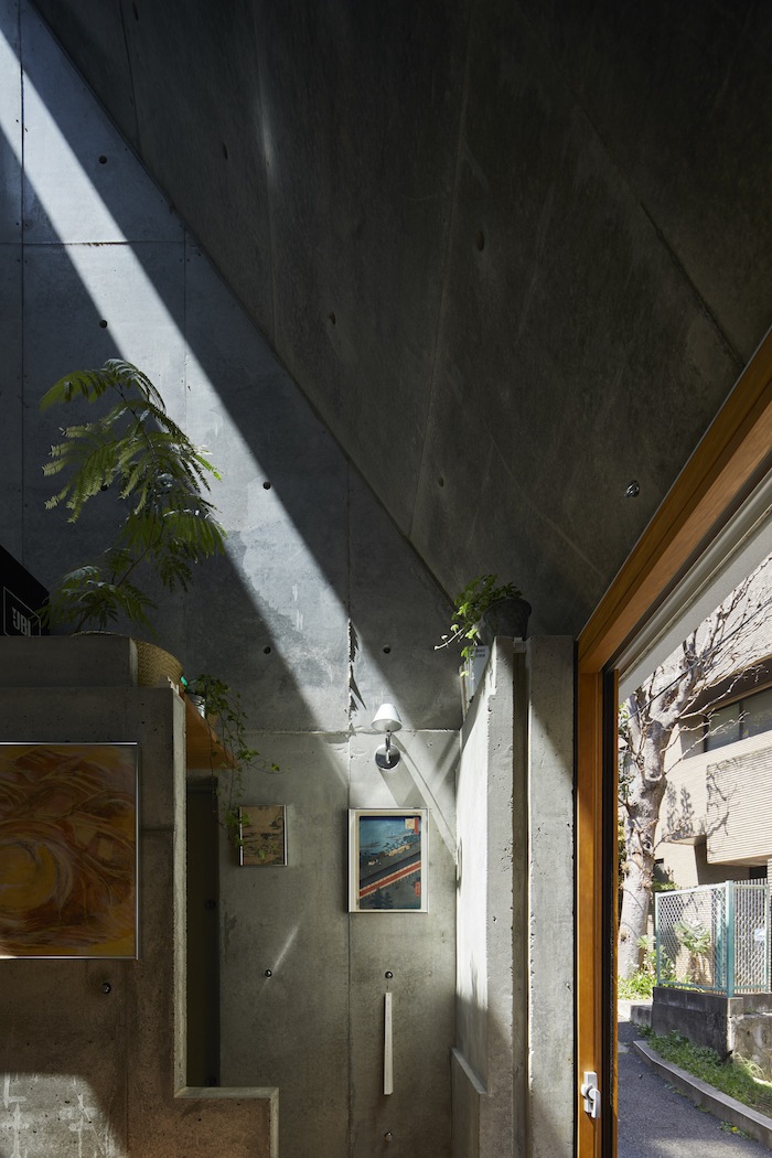 空間的魔法！日本設計師「購6坪小屋」變微光別墅　走進去像來到寬敞美術館