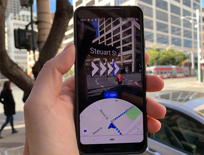 路癡從此自信地走！　Google地圖新功能「實境導航」貼心箭頭直接指路