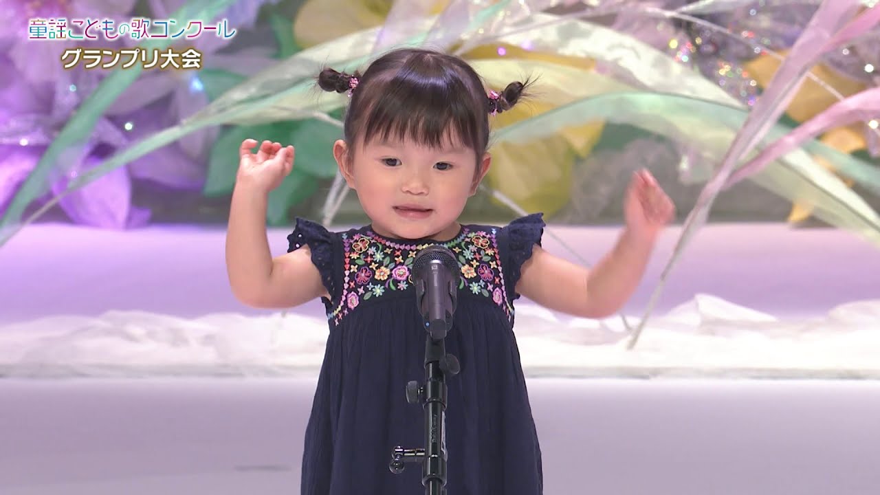 超萌奶音！日本2歲妹參加童謠比賽　「手手搖起來」表現超治癒❤️