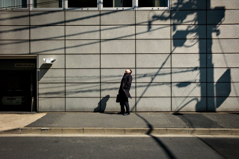 街拍那些日本生活的「微妙時刻」　攝影師驗證：現實果然比小說更離奇