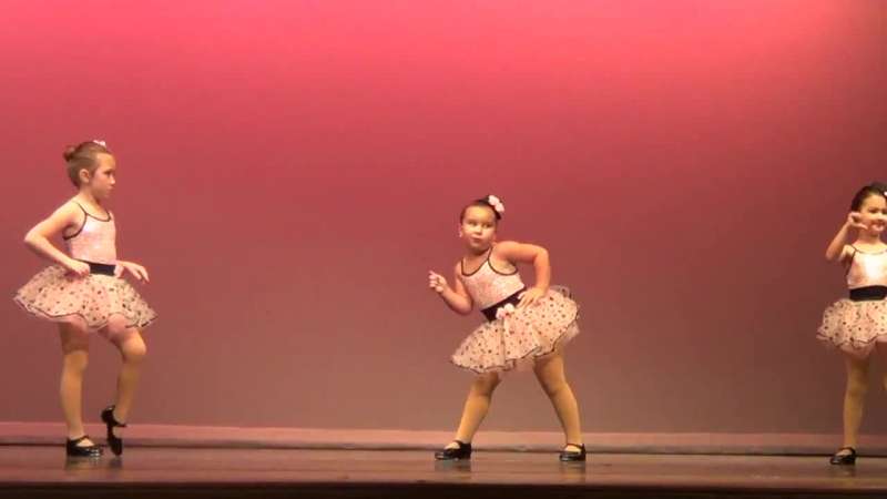 從小證明天生是當巨星的料　6歲女孩的舞蹈表演讓全場只看她
