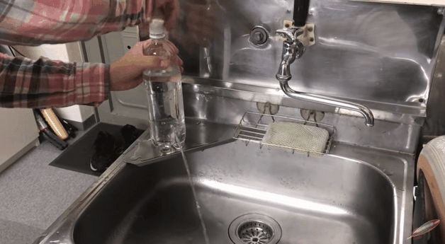 日本政府傳授「讓寶特瓶變出水龍頭」神技　實測結果：真的超省水