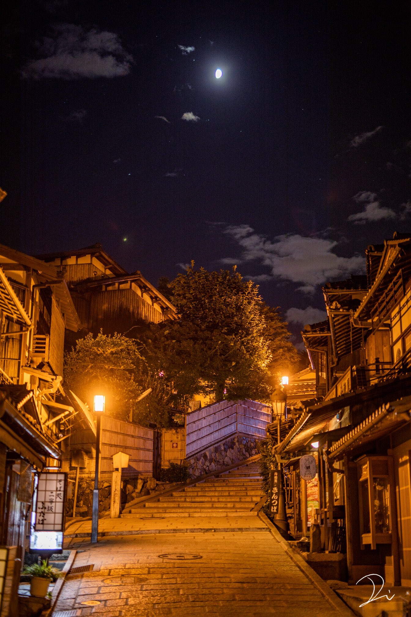 一個人都沒有的夜間京都！　攝影師拍下「歷史物語繪卷」看不出是現實世界