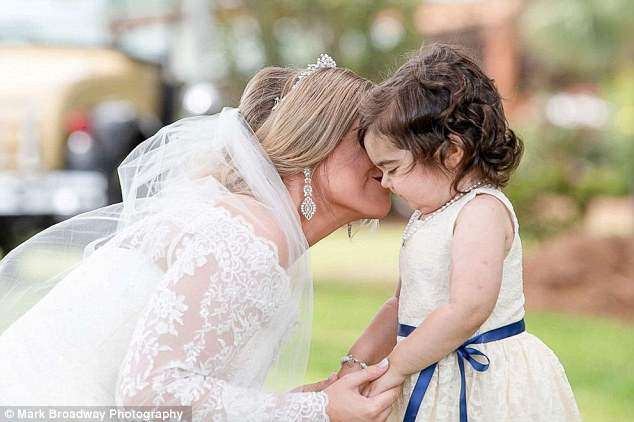 3歲妹妹找到捐骨髓的好心人　飛到婚禮現場報恩讓賓客都哭了