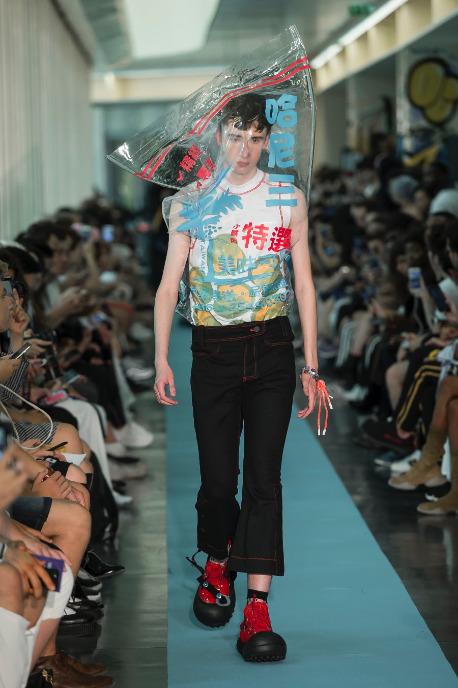 台灣之光！台灣設計師站上巴黎時裝周　「檳榔袋套頭」展現台客文化