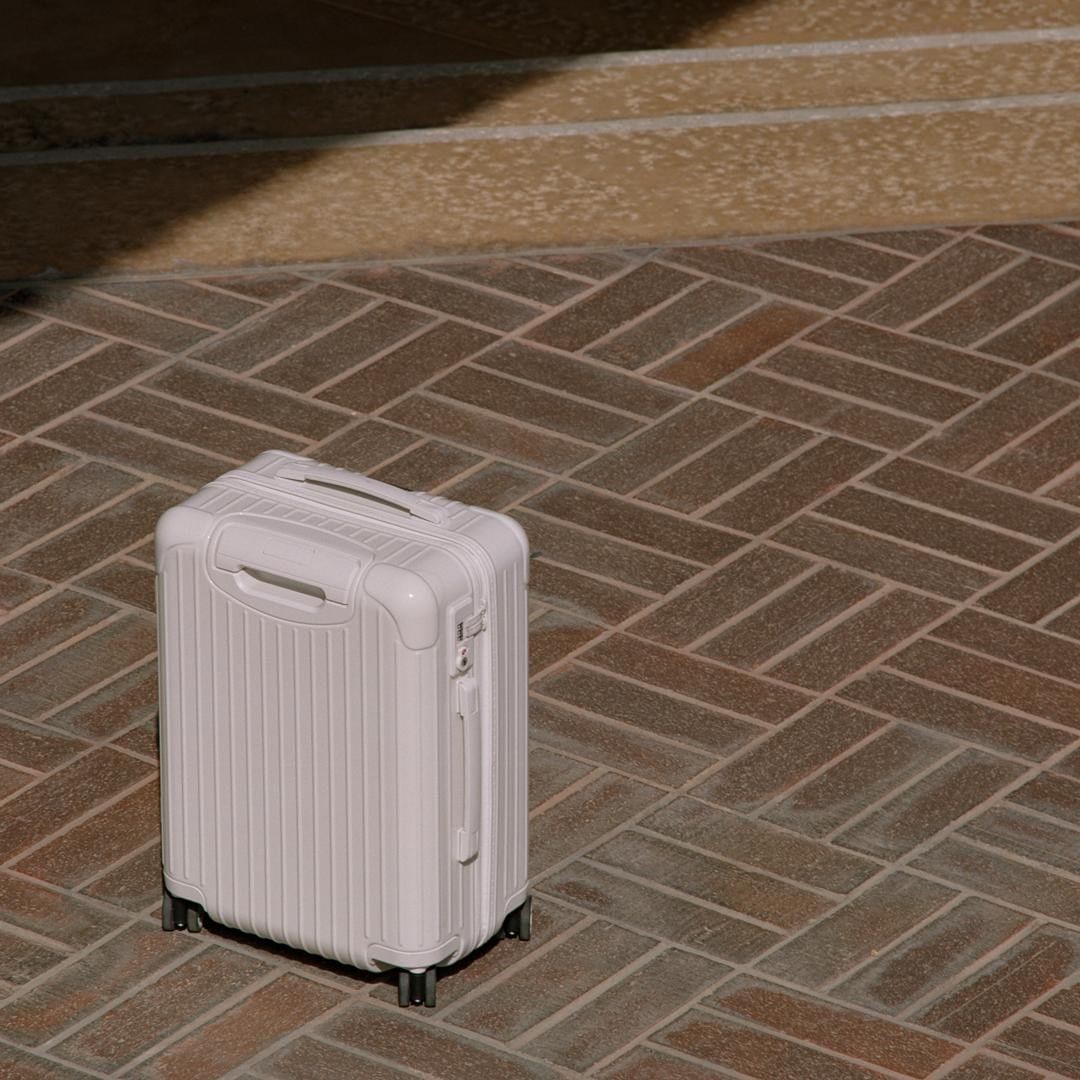 極致簡約的純粹白　「RIMOWA新系列行李箱」走到哪都是氣質滿分